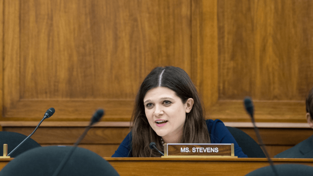 New bill would give blue-collar workers full Social Security benefits early